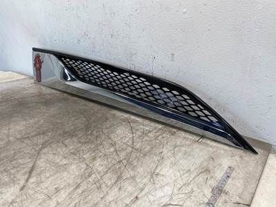 Used Kenworth T680 Next Gen RH Hood Side Vent