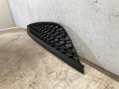 Used Volvo VNL Gen 3 RH Hood Side Vent