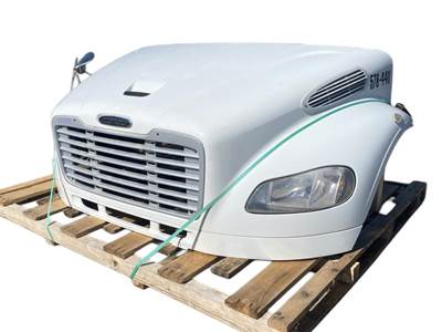 Used 2014 Freightliner Hood, White, 39.00 in Centerline, Part # A1719133004