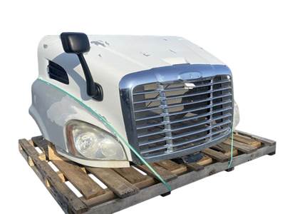 Used 2013 Freightliner Cascadia 113 Hood, White, 42.00" Centerline, Part # A1715588001