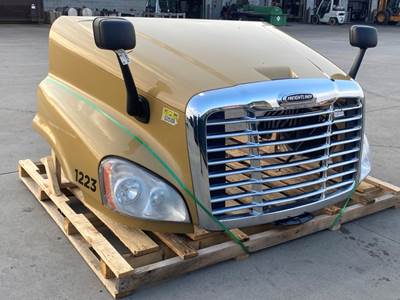 Used Freightliner Cascadia 125 Hood