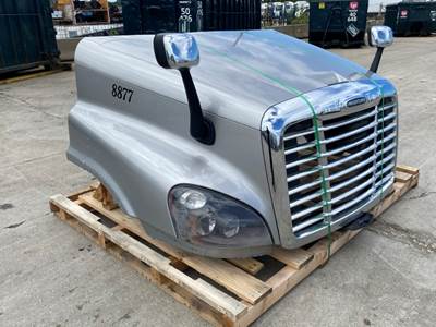 Used Freightliner Cascadia 125 Hood