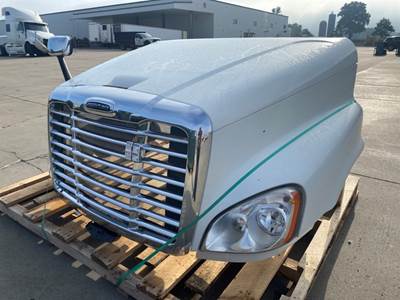 Used Freightliner Cascadia 125 Hood