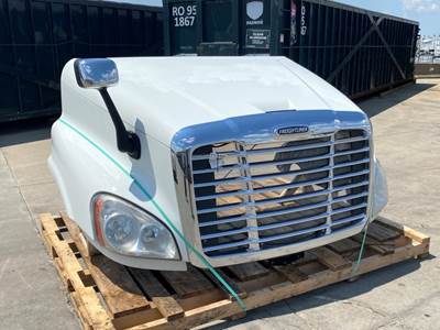 Used Freightliner Cascadia 125 Hood