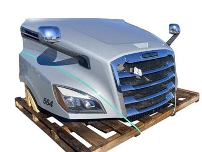 Used 2018 Freightliner Cascadia 126 Hood, Silver, 52.00" Centerline