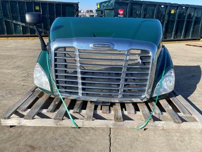 Used Freightliner Cascadia 113 Hood