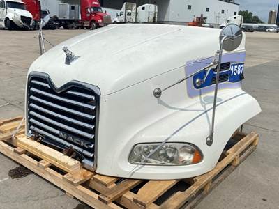 Used Mack Pinnacle CXU613 Hood