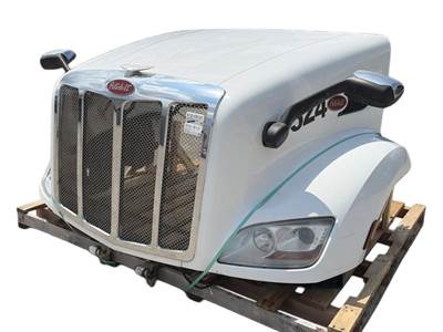Used 2019 Peterbilt 579 Hood, White, 52.00" Centerline, Part # L29623713000