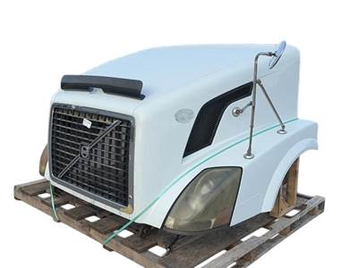 Used 2004 Volvo VNL Gen 2 Hood, White, 55" Centerline