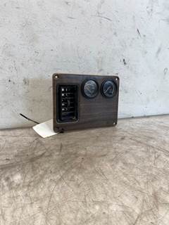 Used Freightliner FLD120 Gauge Panel (2)