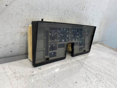 Used International 8100 Instrument Cluster