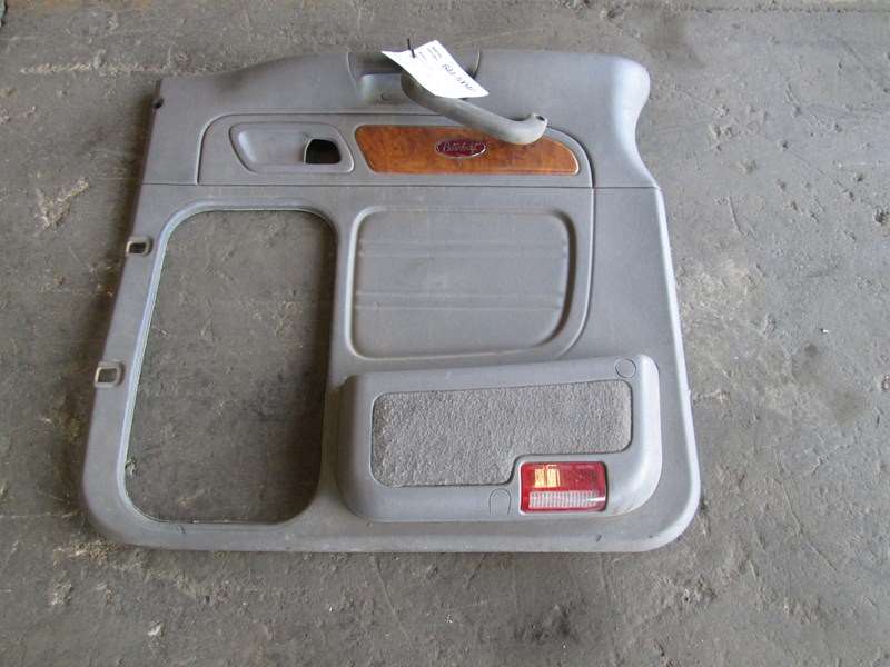 2007 Used Peterbilt 379 RH Door Panel For Sale Wyoming, MI 68110082