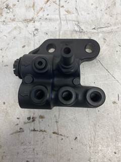 Used Cummins L9 Fuel Block Connection