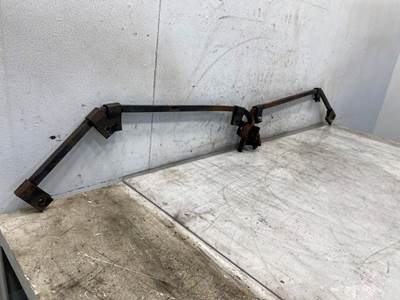 Used Caterpillar CT660 SET, Mud Flap Hangers