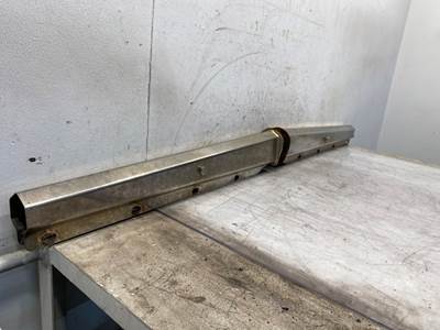 Used Freightliner Cascadia 113 SET, Mud Flap Hanger