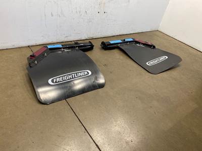 Used Freightliner Cascadia 116 SET, Mud Flap Hangers