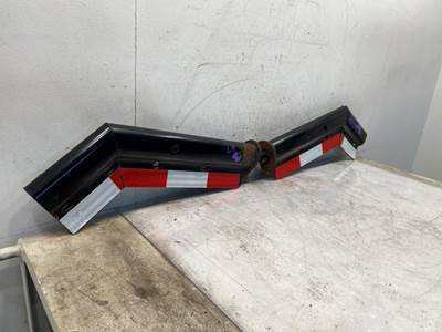 Used Freightliner Cascadia 125 SET, Mud Flap Hangers
