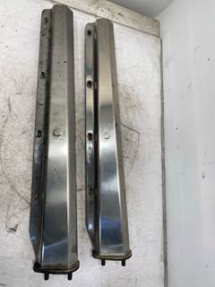 Used Freightliner Cascadia 126 SET, Mud Flap Hangers