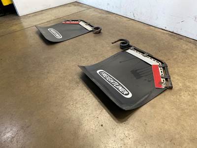 Used Freightliner Cascadia 126 SET, Mud Flap Hangers