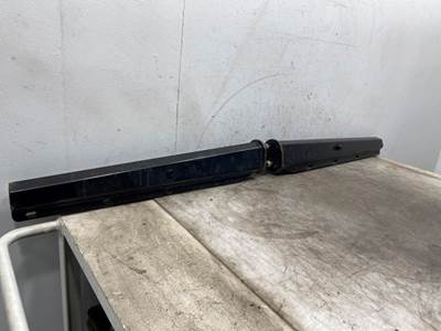 Used Freightliner Cascadia 126 SET, Mud Flap Hangers