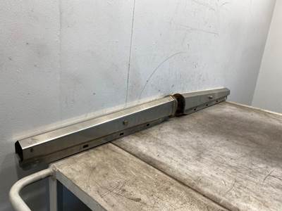 Used Freightliner Cascadia 126 SET, Mud Flap Hanger