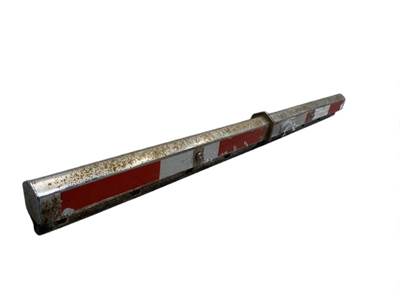 Used International 9900I SET, Mud Flap Hanger