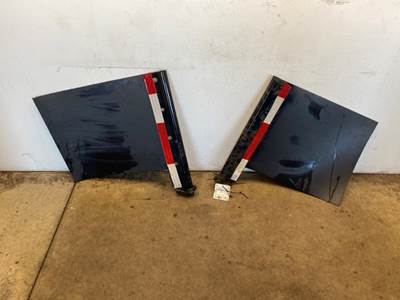 Used International LT625 Set, Mud Flap Hangers