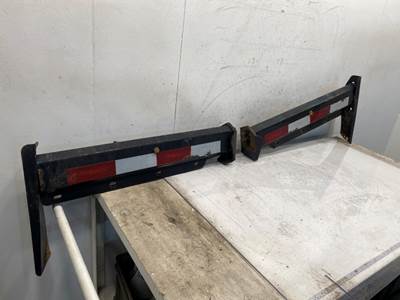Used International LT625 SET, Mud Flap Hangers
