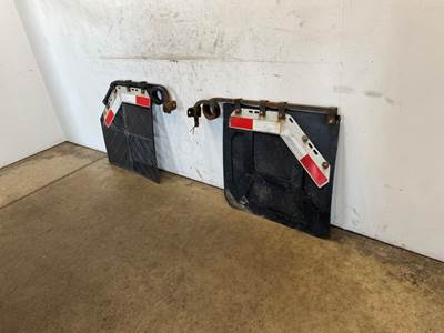 Used Kenworth T680 SET, Mud Flap Hanger