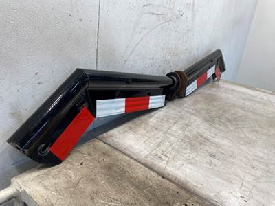 Used Kenworth T680 SET, Mud Flap Hangers