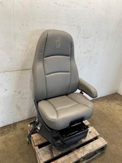 Used Kenworth T680 RH Seat