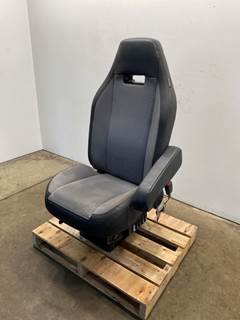 Used Mack Pinnacle RH Seat