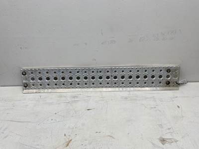 Used Freightliner Cascadia Step