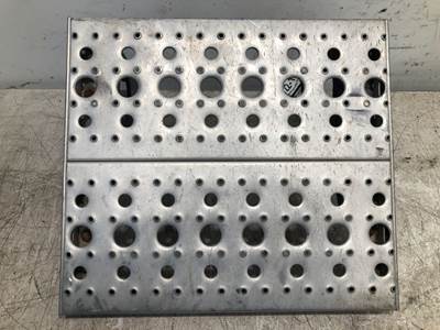 Used Freightliner Cascadia Frame Step