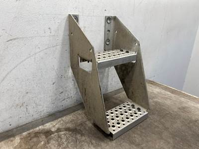 Used International LT Frame Step