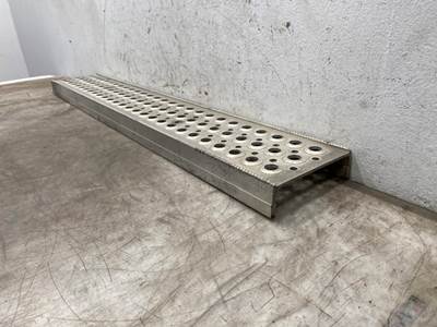 Used International Prostar RH Lower Step