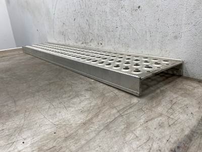 Used International Prostar RH Upper Step