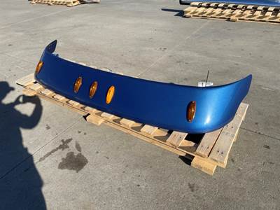 Used Freightliner Cascadia 125 Exterior Visor