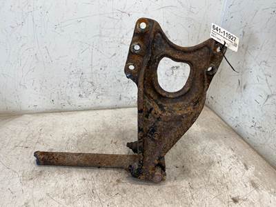 Used International 9200 RH Spring Hanger