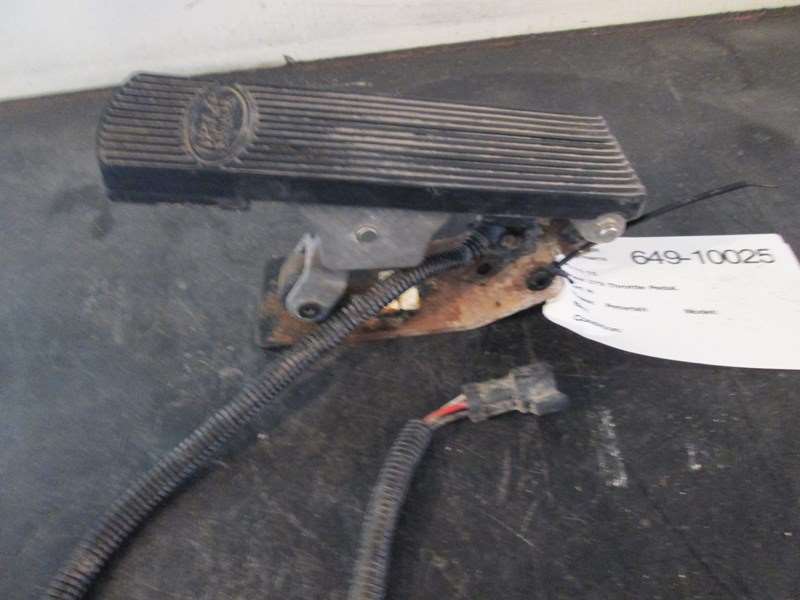 2007 Used Peterbilt 379 Throttle Pedal For Sale Wyoming, MI 649