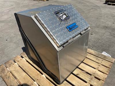 Used Freightliner Cascadia 126 Tool Box