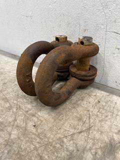 Used Mack CH612 SET, Front Tow Hooks