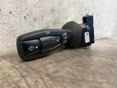 Used Freightliner Cascadia Turn Signal/Wiper Switch