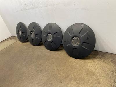 Used Freightliner Cascadia 125 (4) Wheel Covers