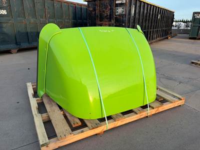 Used Freightliner Cascadia 113 Wind Deflector