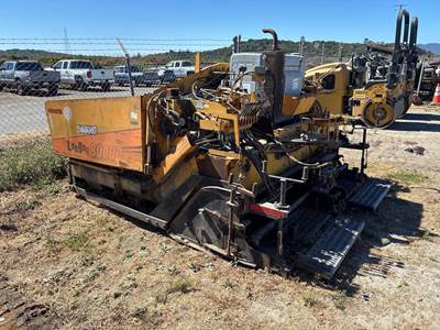 LeeBoy L8000T Asphalt Paver