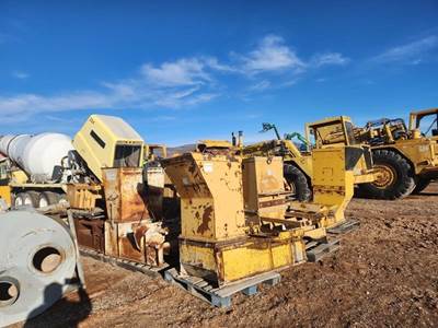 GOMACO GT3600 Track Curb & Gutter Machine