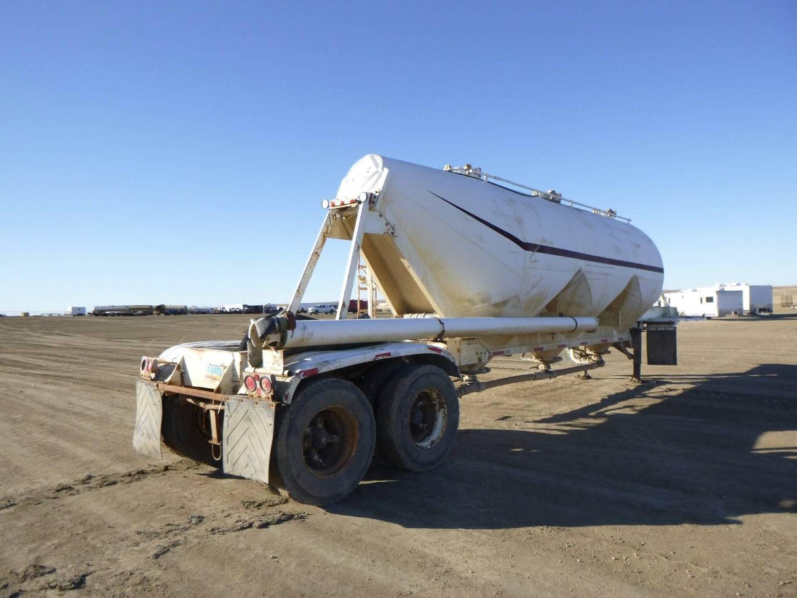 1978 Fruehauf Dry Bulk / Pneumatic Tank Trailer For Sale Sidney, MT