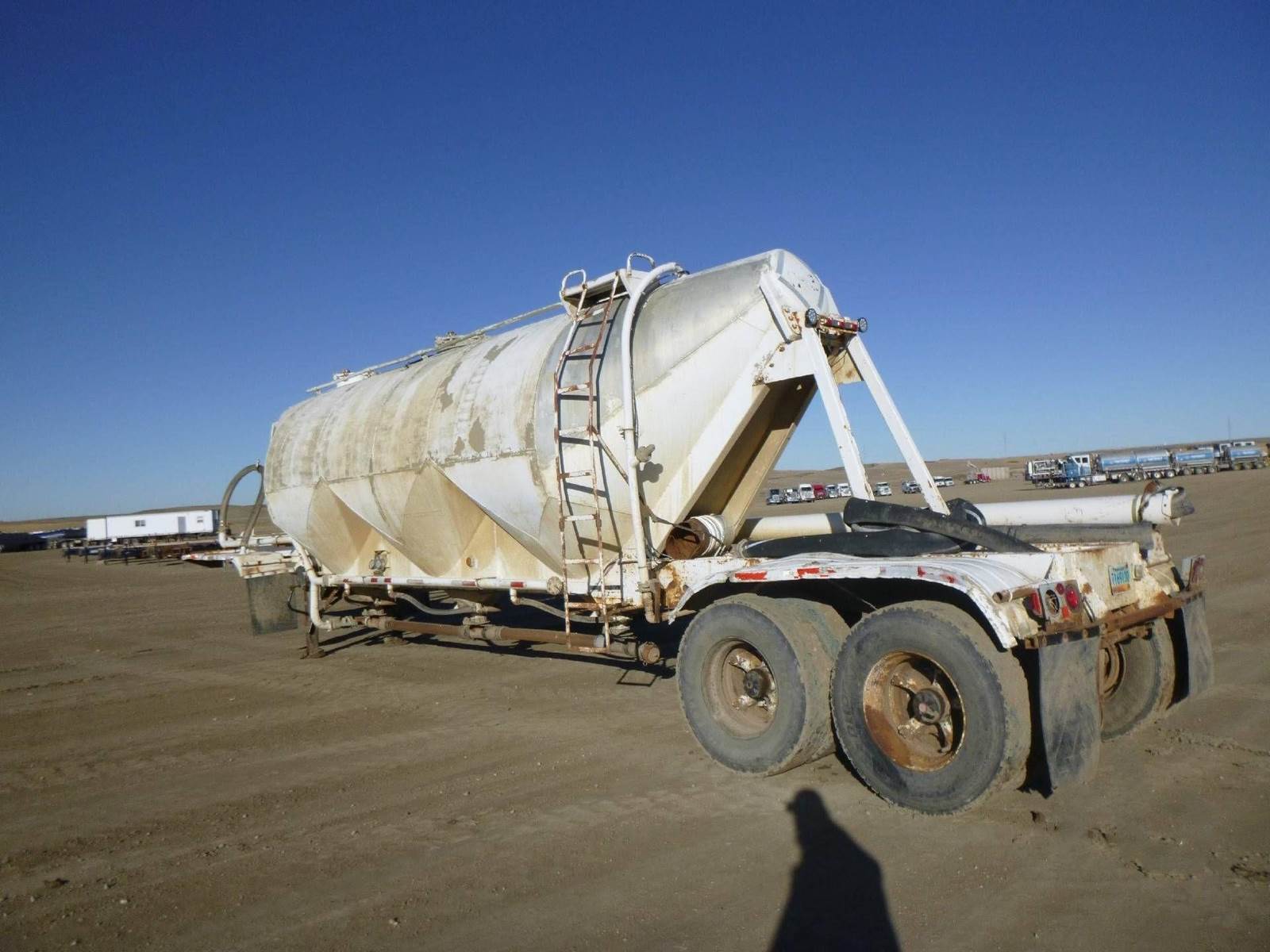 1978 Fruehauf Dry Bulk / Pneumatic Tank Trailer For Sale Sidney, MT