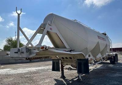 Fruehauf Pneumatic Dry Bulk / Pneumatic Tank Trailer